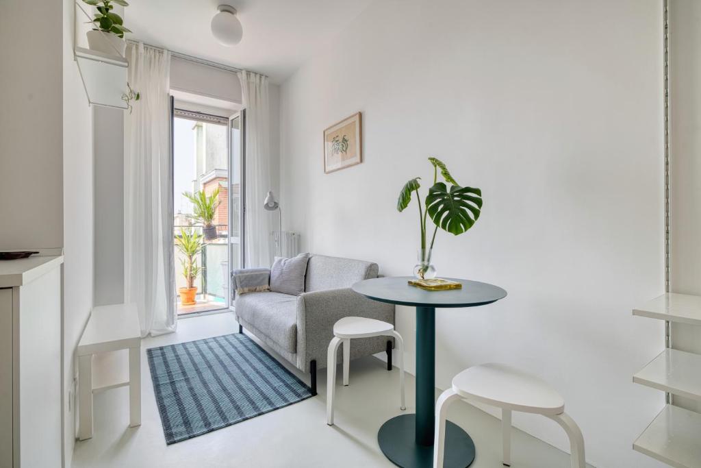 Hostmate- Milano-Minimal Nest - 1