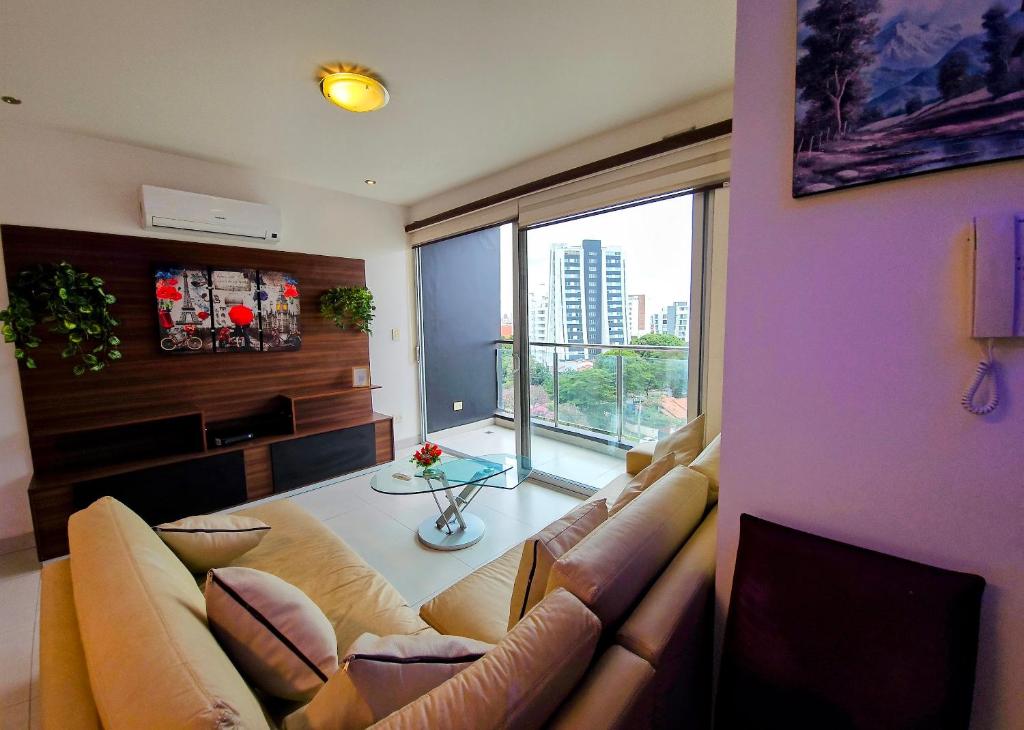 Apartamento céntrico con piscina y vista urbana - 2