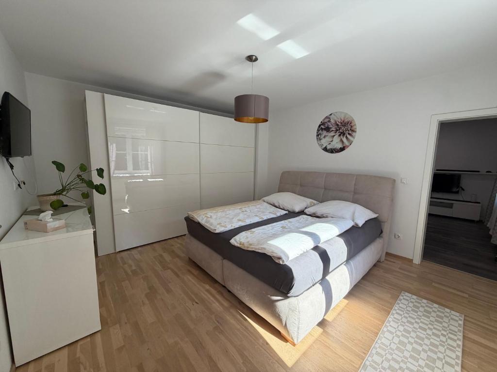 Idyllic Prestige Garden Apartment - 1
