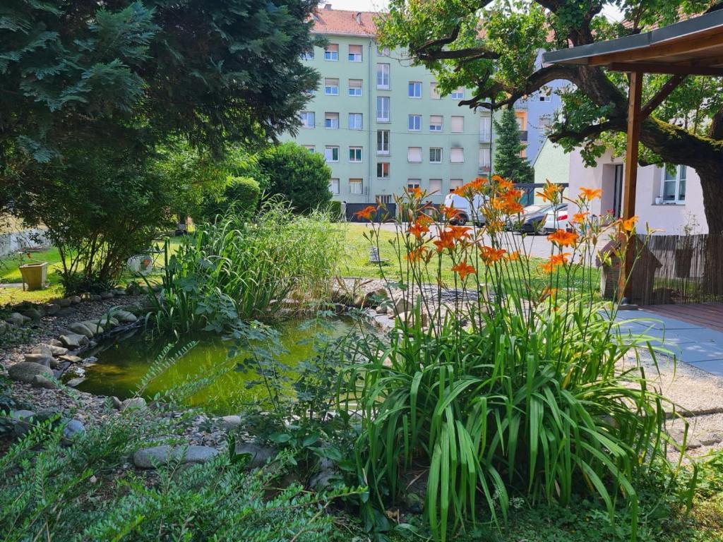 Idyllic Prestige Garden Apartment - 2