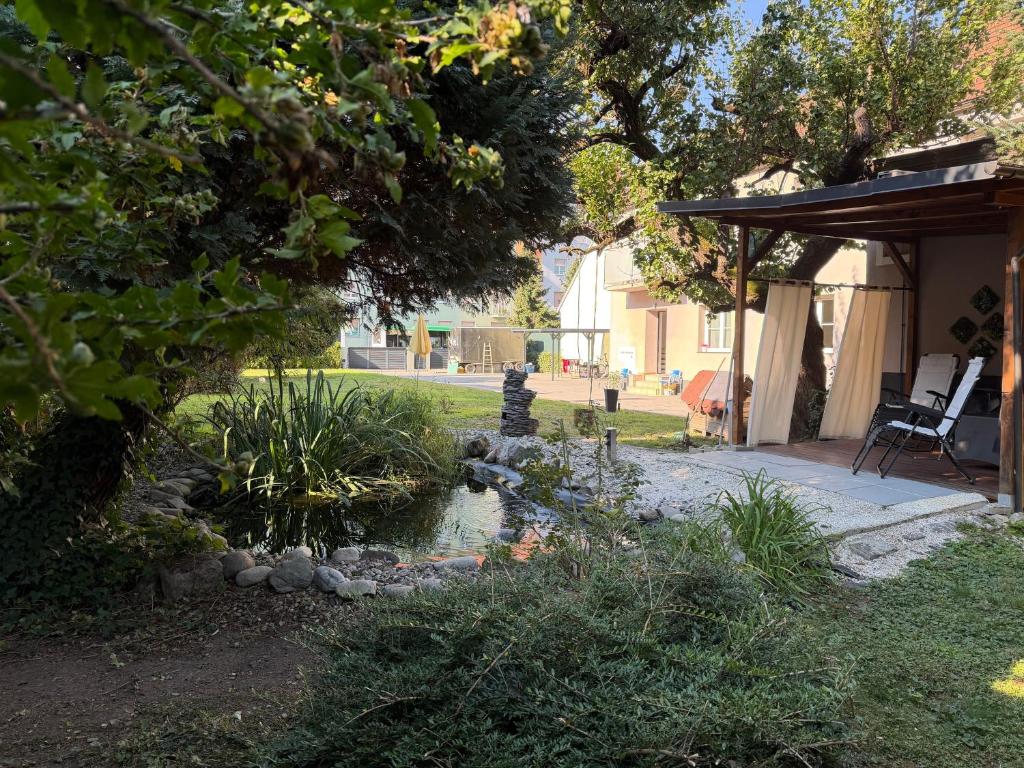 Idyllic Prestige Garden Apartment - 4