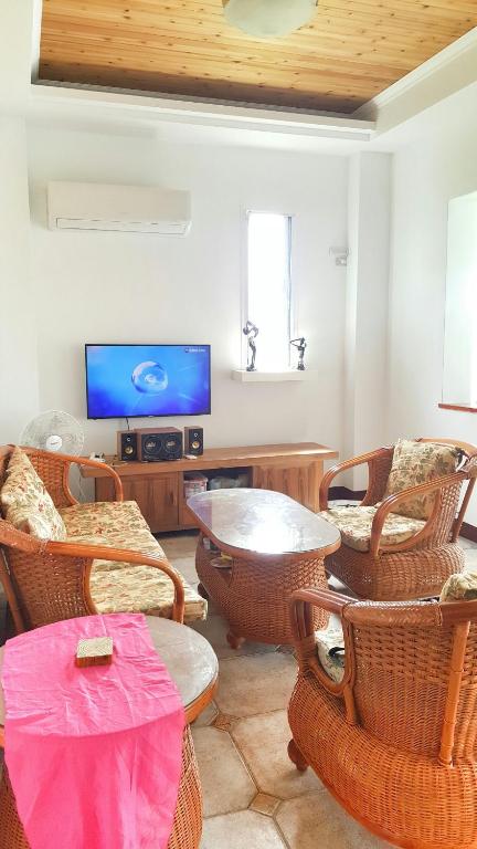 Shared lounge/TV area