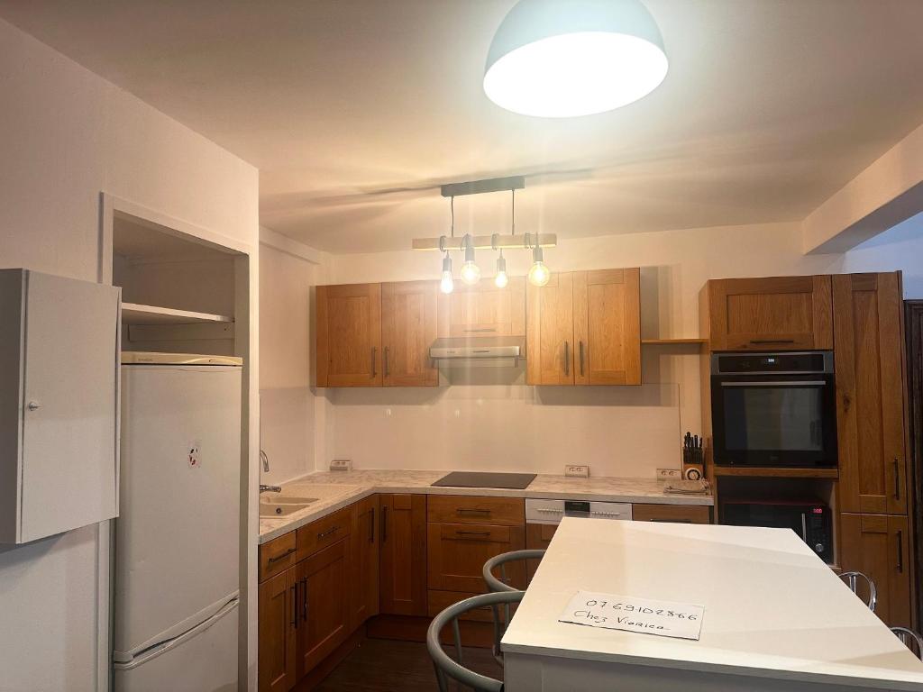 Appart "CHEZ VIORIKA" 4 Lits 3 Chambres Parking - 2