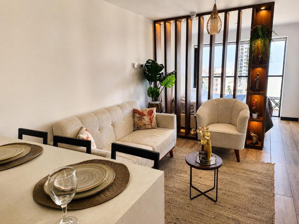 Modern Barranco Studio with Balcony & City View - 1