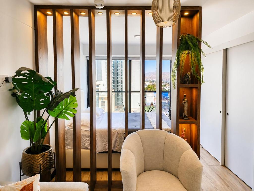 Modern Barranco Studio with Balcony & City View - 5