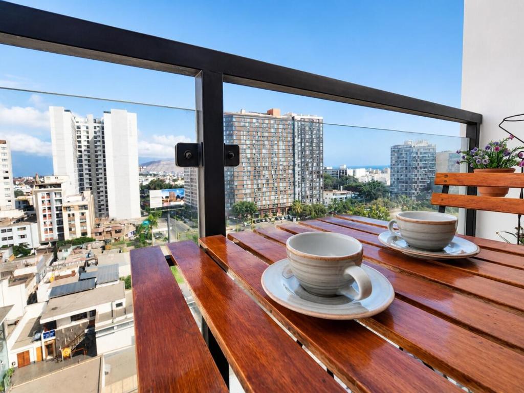 Modern Barranco Studio with Balcony & City View - 3