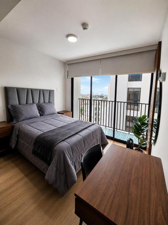 Modern Barranco Studio with Balcony & Fast WiFi - 5