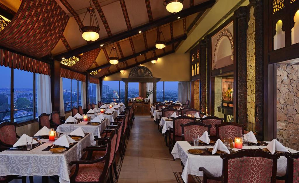 フォーチュン ランドマーク アーメダバード メンバー ITC ホテルズ グループ (Fortune Landmark, Ahmedabad - Member ITC Hotels' Group) レストラン