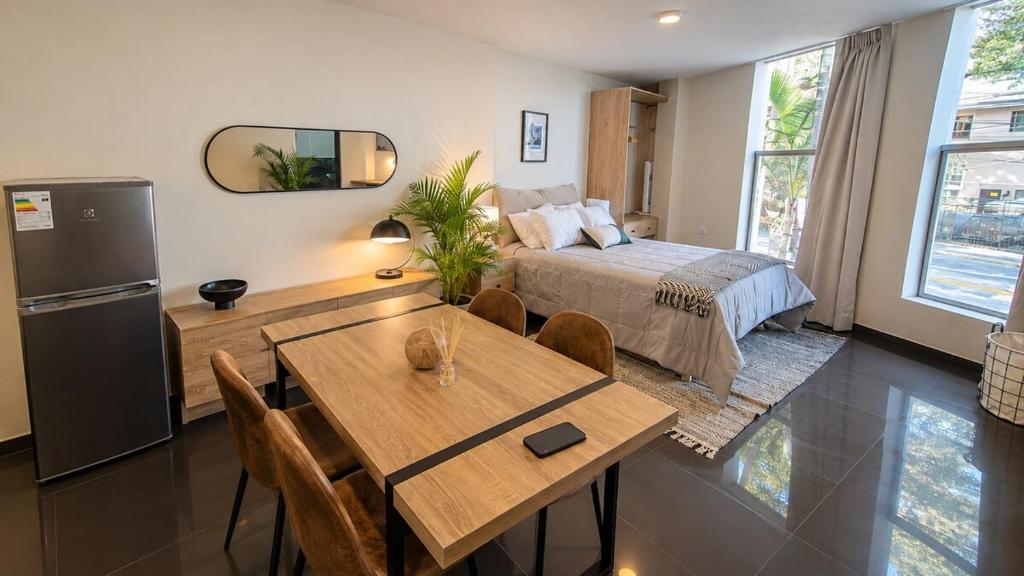 Spacious Barranco Studio with Workspace and Fast WiFi - 2