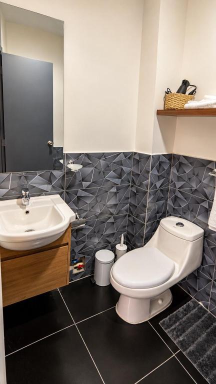 Spacious Barranco Studio with Workspace and Fast WiFi - 5