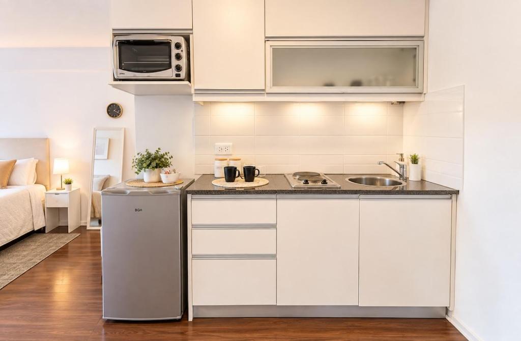 Home Away Studio - Cozy & Chic - 3