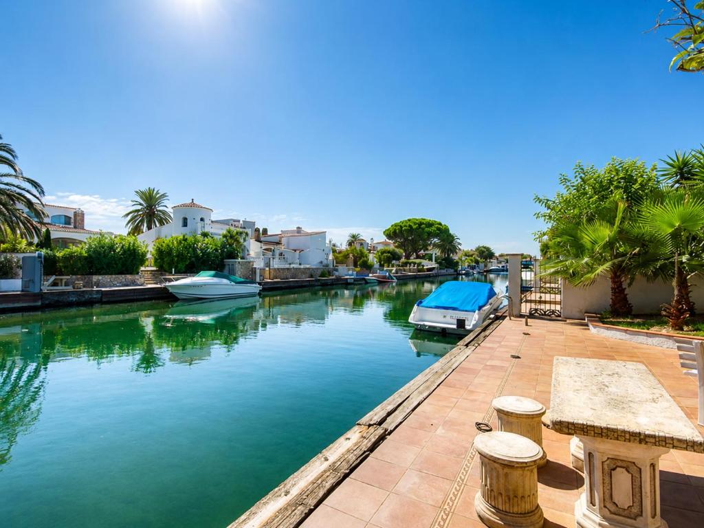 Villa al Canal con Piscina - 2