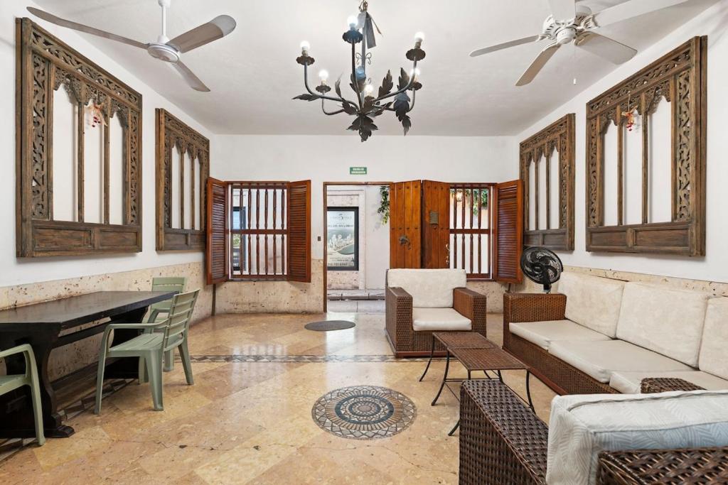 Luxury 5 Bedroom Old Town House - 1