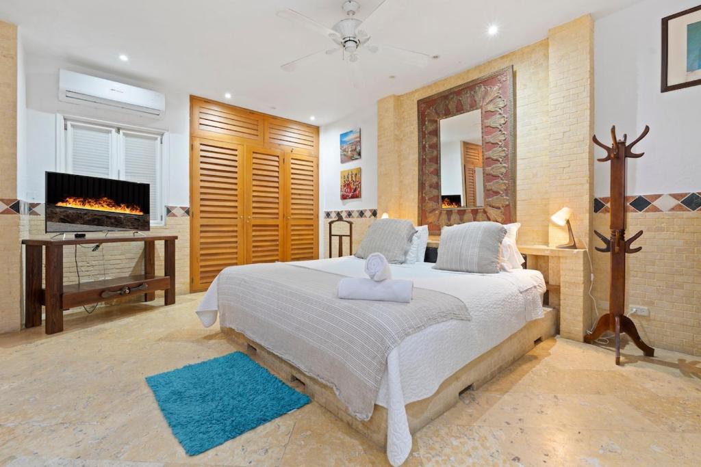 Luxury 5 Bedroom Old Town House - 4