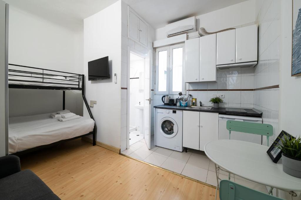 Loft Céntrico junto al Metro a 12 min de Plaza España con AC, WiFi y Lavadora - 2