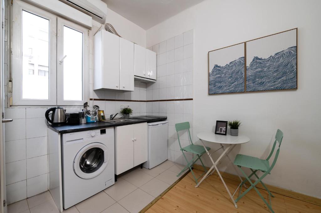 Loft Céntrico junto al Metro a 12 min de Plaza España con AC, WiFi y Lavadora - 4