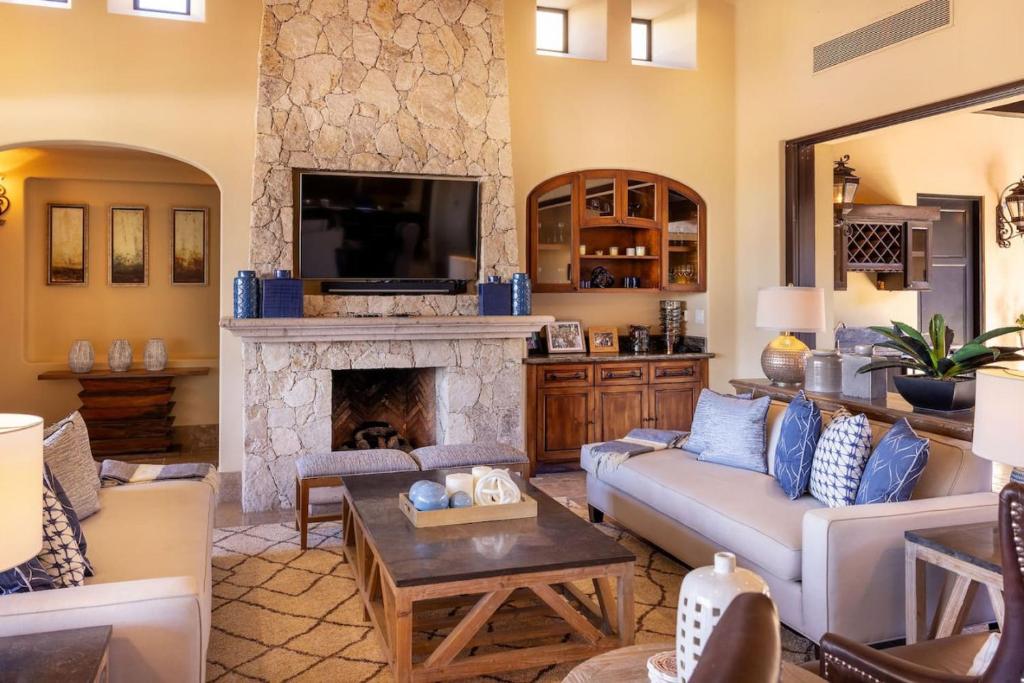 5-BR Golf Villa With Transportation Included - 3