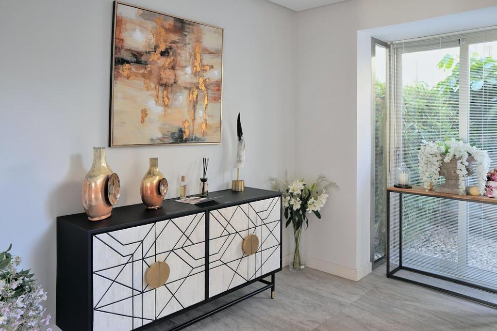 Marbella Golden Mile Townhouse, Pool & Sea Views - 2