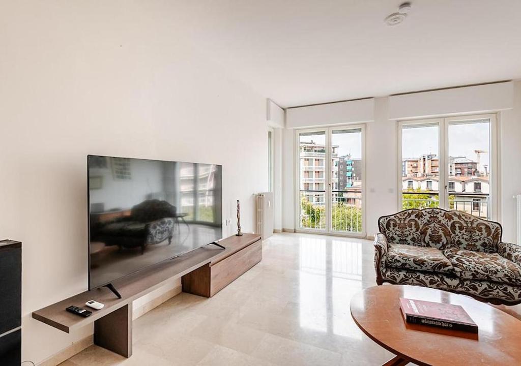 Spacious Apartment - M4 to Duomo - Free Garage - 2