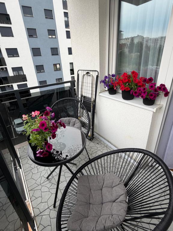 Cozy Apartment near Sarajevo Airport - 2