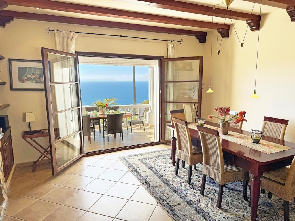 Villa with Panoramic Views of the Atlantic Ocean and Africa - 2