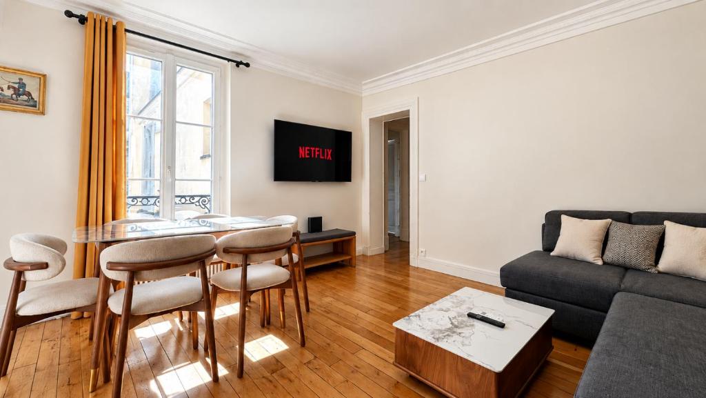 Modern 2 Bedroom Apartment Near Metro with Netflix - 1