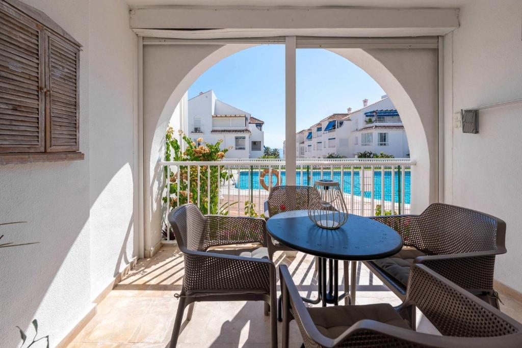 Modern 2-bed 2-bathroom by the pool Las Fuentes de Nerja - 4