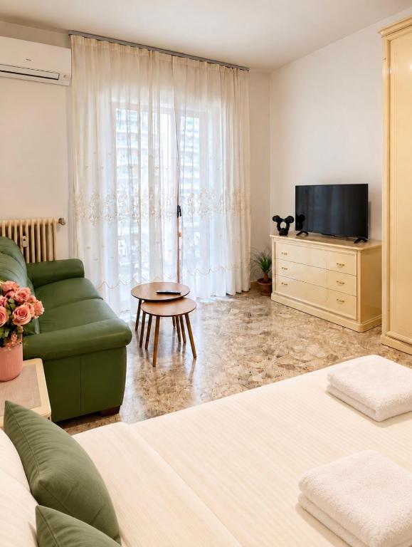 Comfortable Rooms 6 Minutes from the Sea - 4