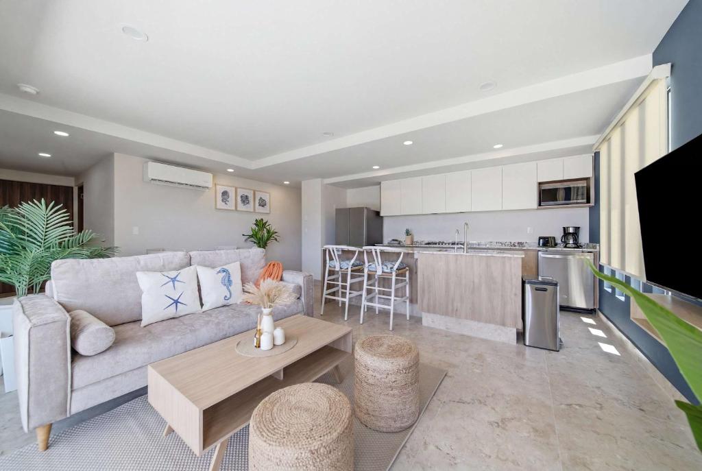 Brand New Pet-Friendly Condo - Private Pool - 2