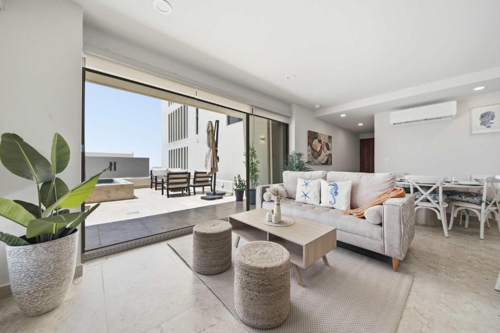 Brand New Pet-Friendly Condo - Private Pool - 3