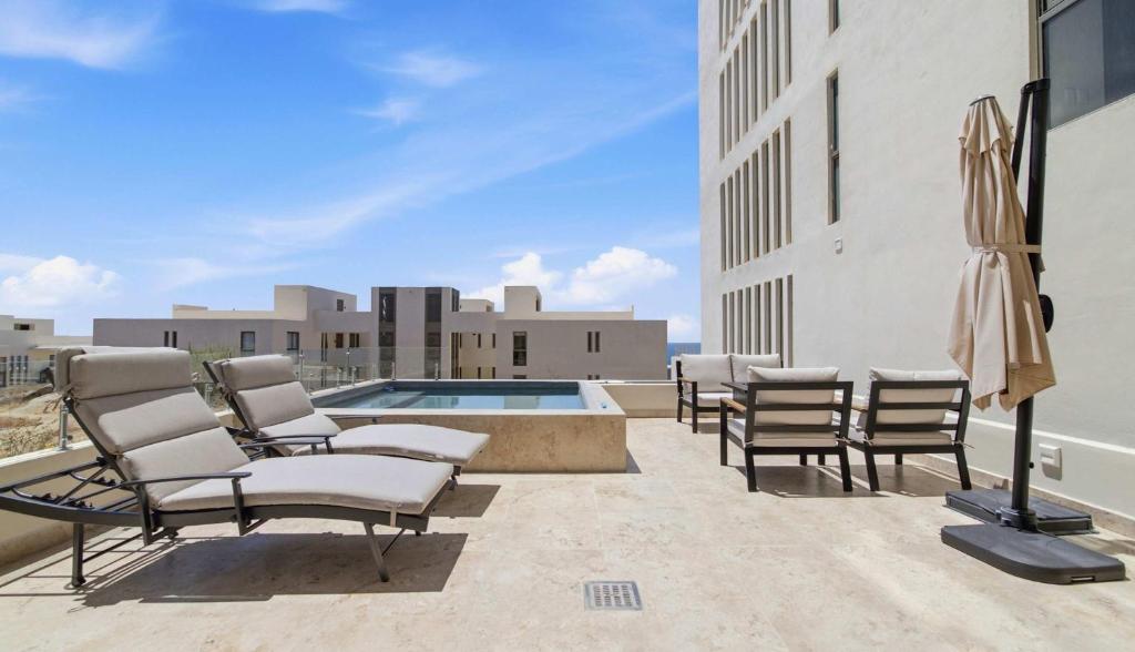 Brand New Pet-Friendly Condo - Private Pool - 4