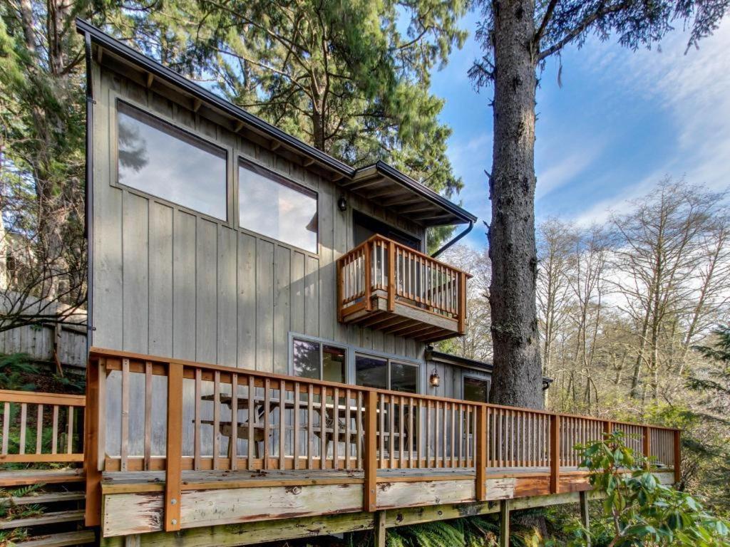 Cascade Head Salmon River Getaway, Three Rocks