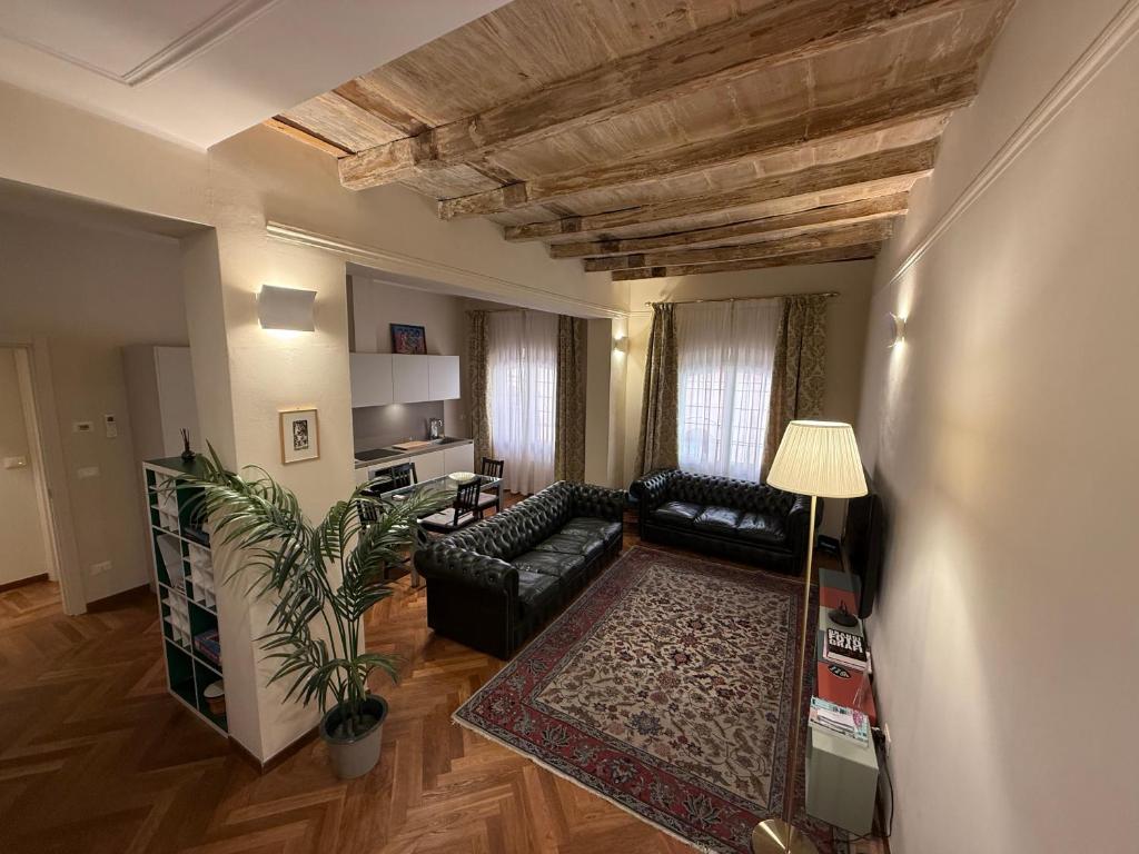 Steps from Piazza Maggiore - 1 Bedroom - 2