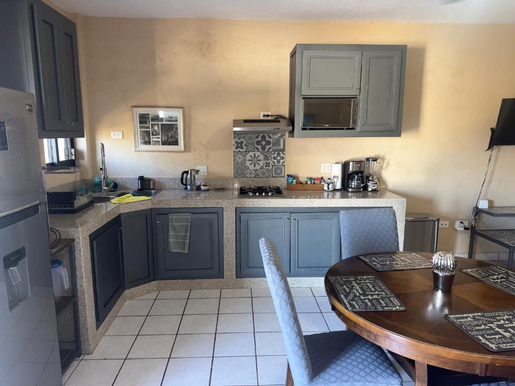 Cabo Hideaway Apartments - 2