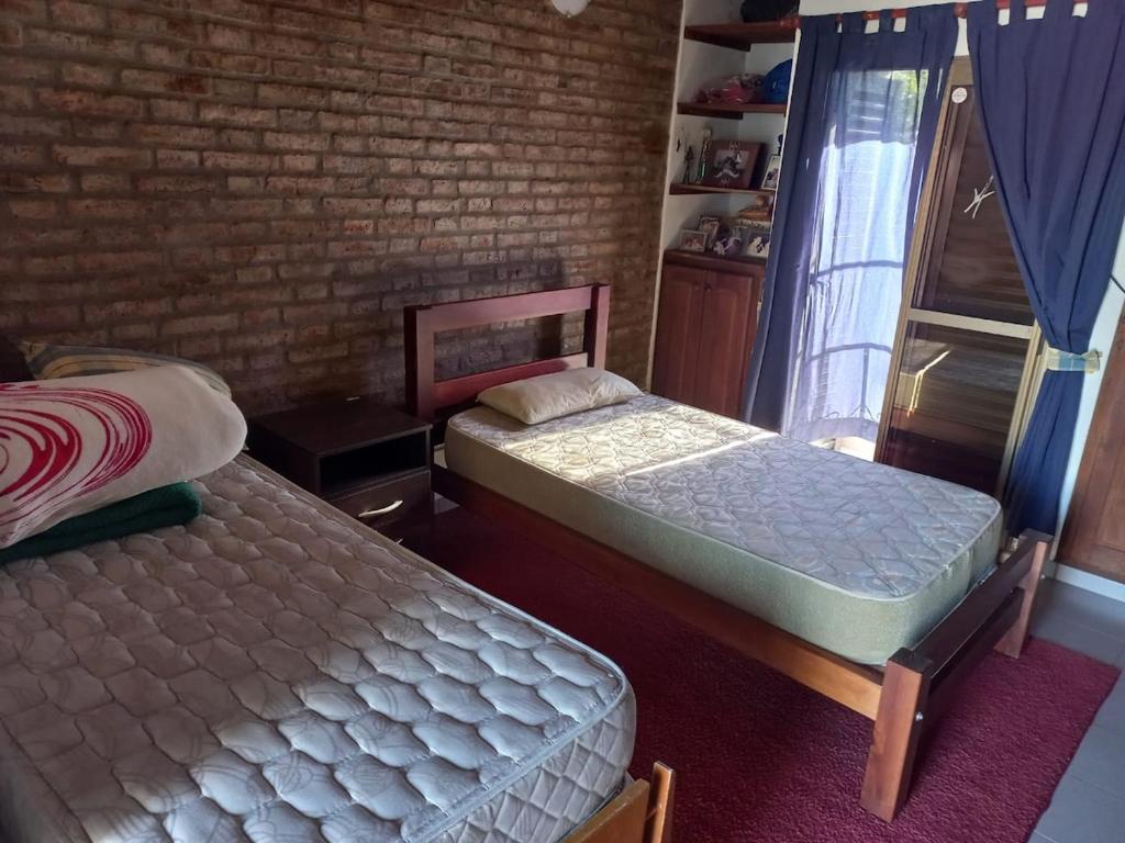 2 bedroom house with AA, 4 beds - pool - grill- ping pong - 3