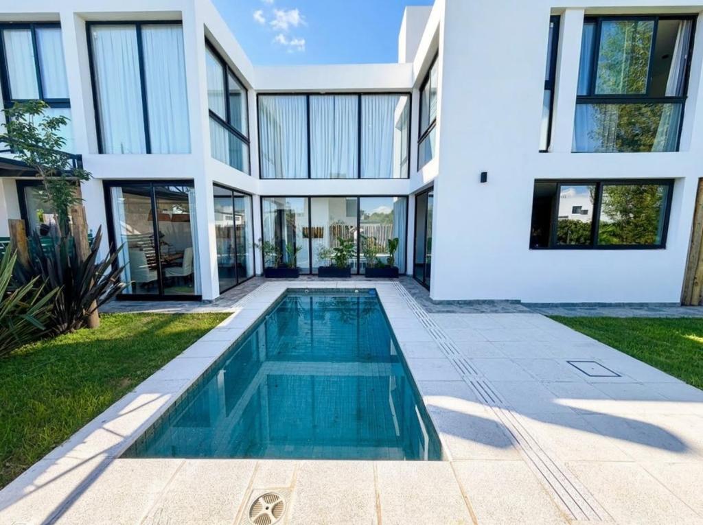 Casa con pileta - Premium - 1