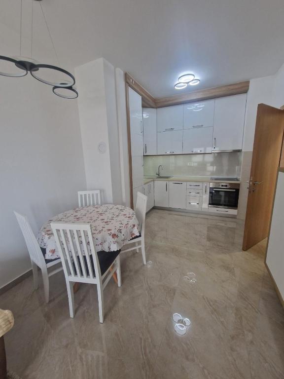 Beautiful Modern 1 Bedroom Apartment in Bar - 4
