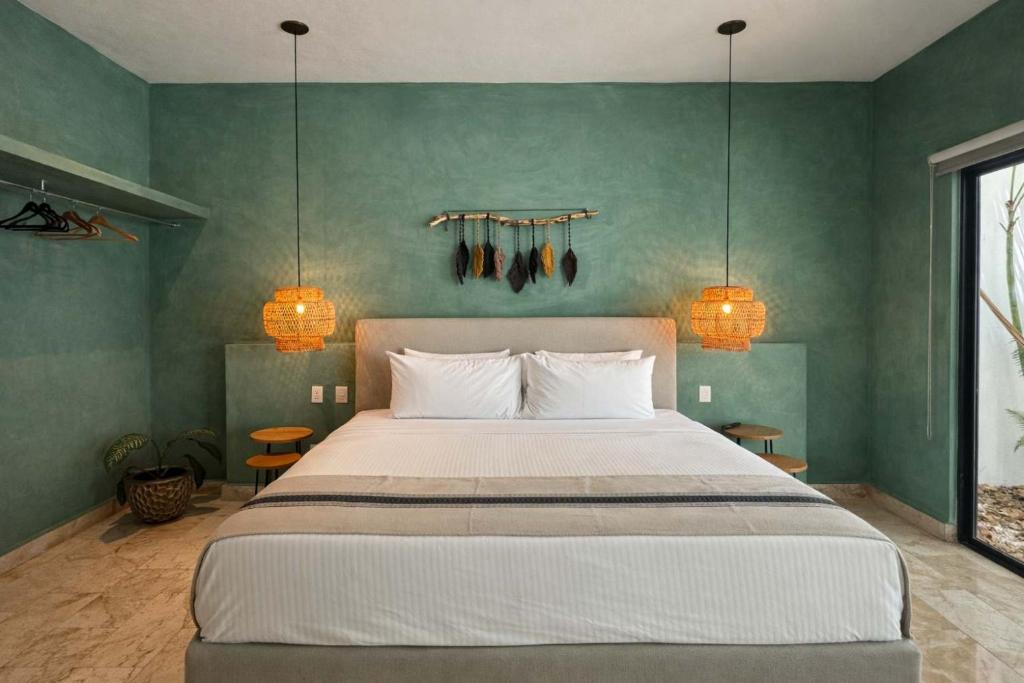 Stunning 4BR Villa with Private Pool La Veleta Retreat - 4