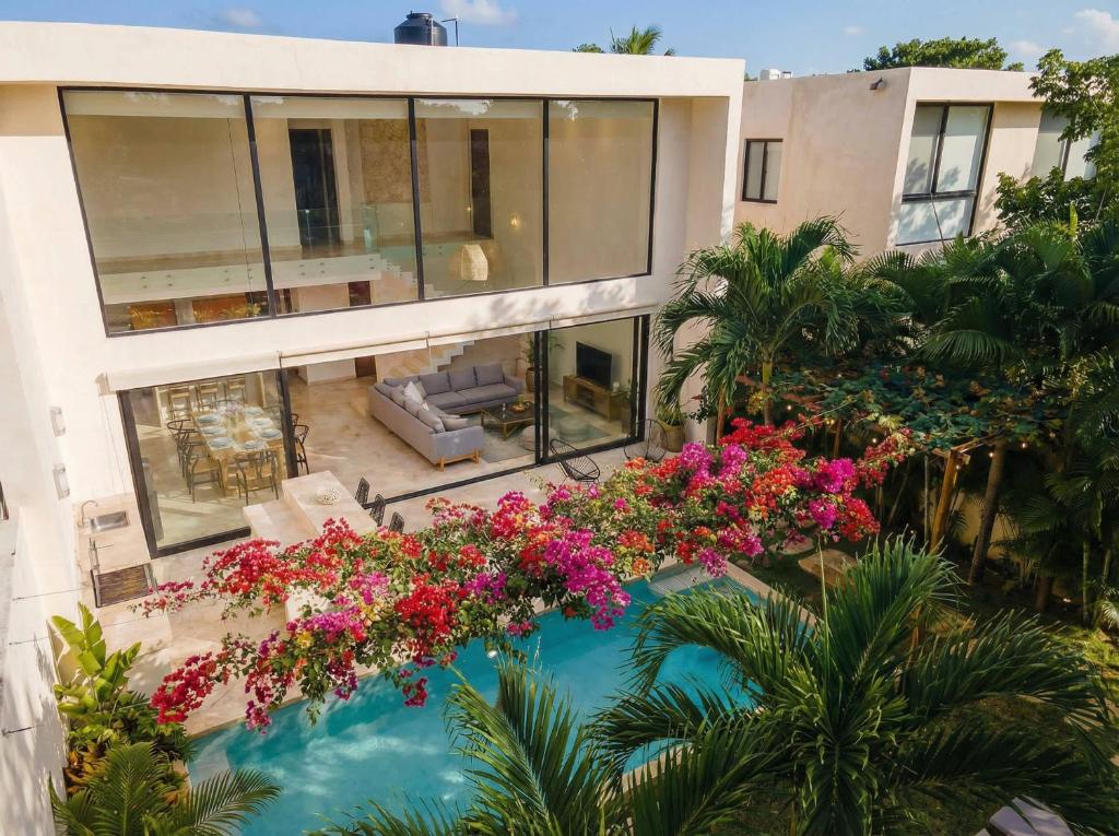 Stunning 4BR Villa with Private Pool La Veleta Retreat - 5