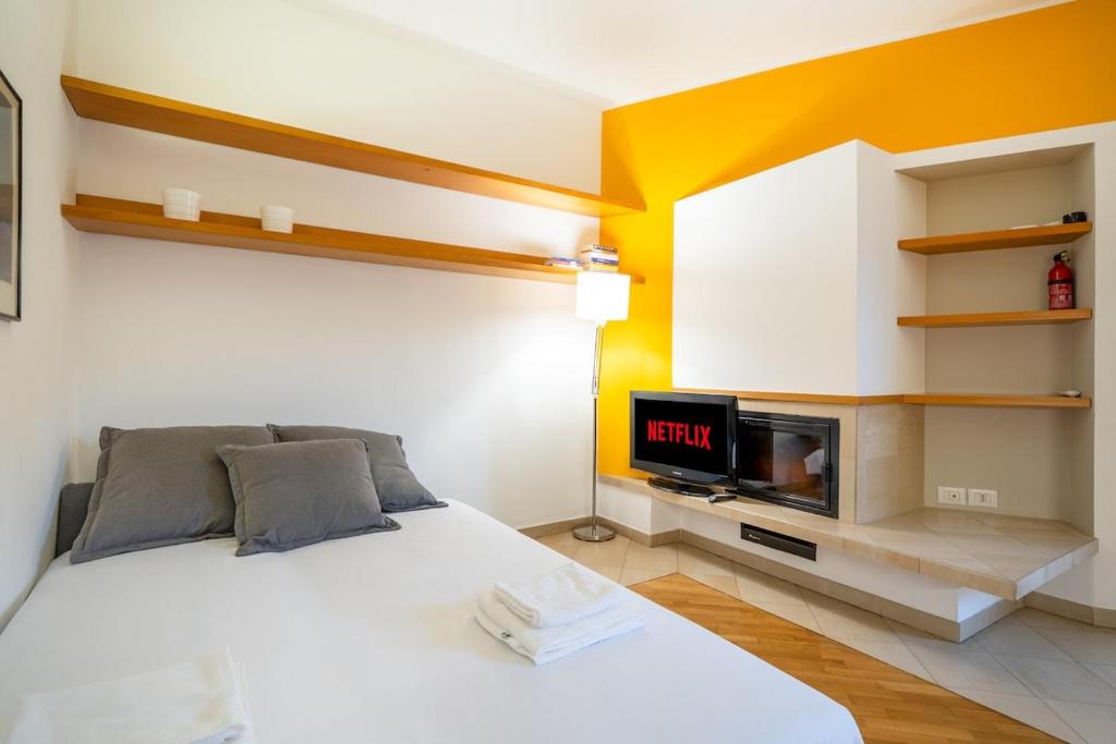 Milan Cathedral 8 minutes - 4 guests - De Angeli Metro - 1