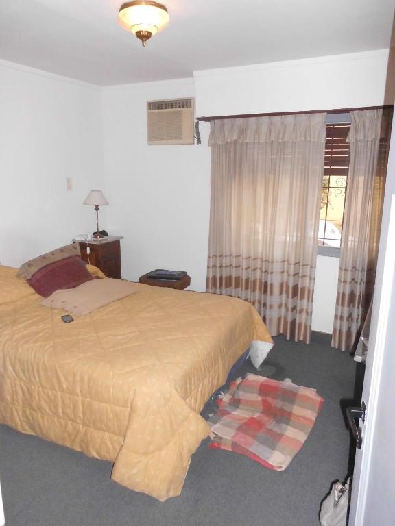 Habitacion tranquila a mts del Boulevard de Santa Fe - 1