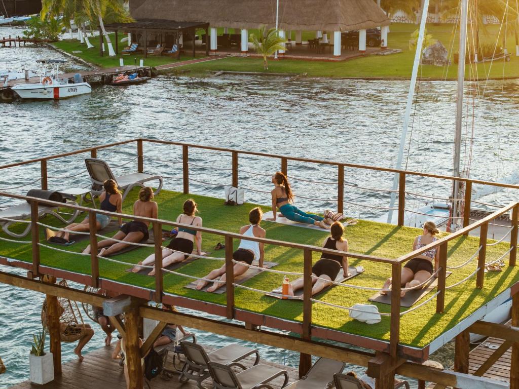 The Yak Lake House Hostal Bacalar Front Lagoon - Adults Only - 1
