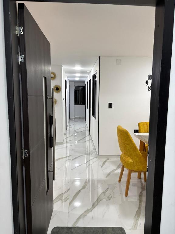 Cozy apartment, steps from Comfaboy - 2