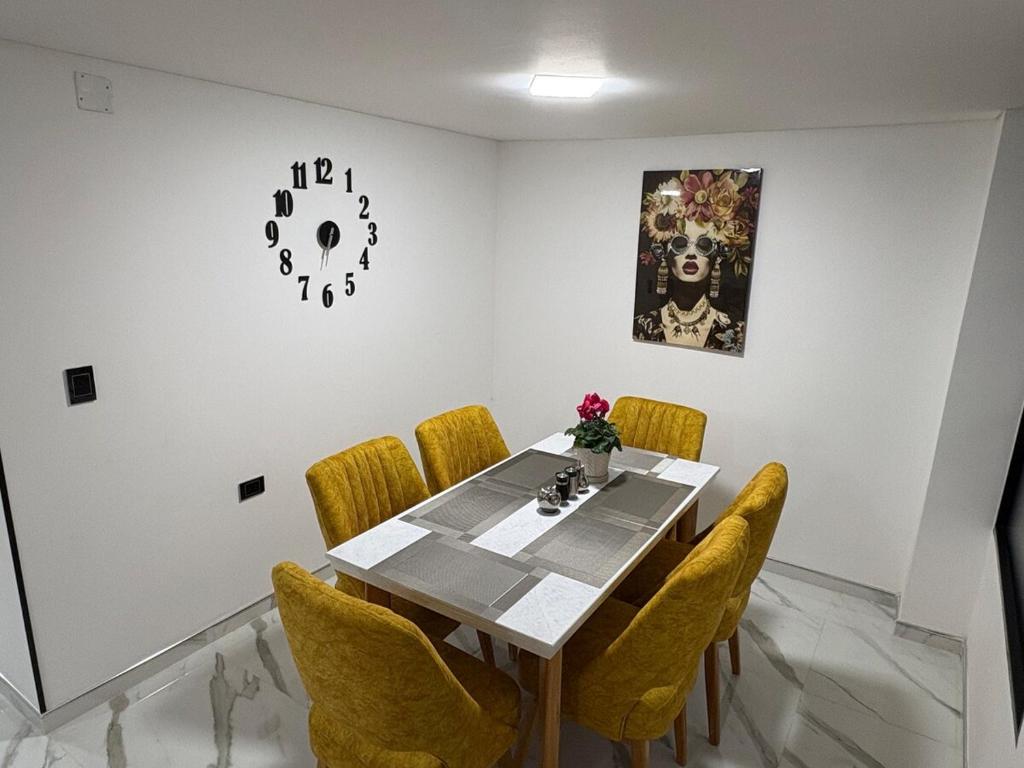 Cozy apartment, steps from Comfaboy - 3