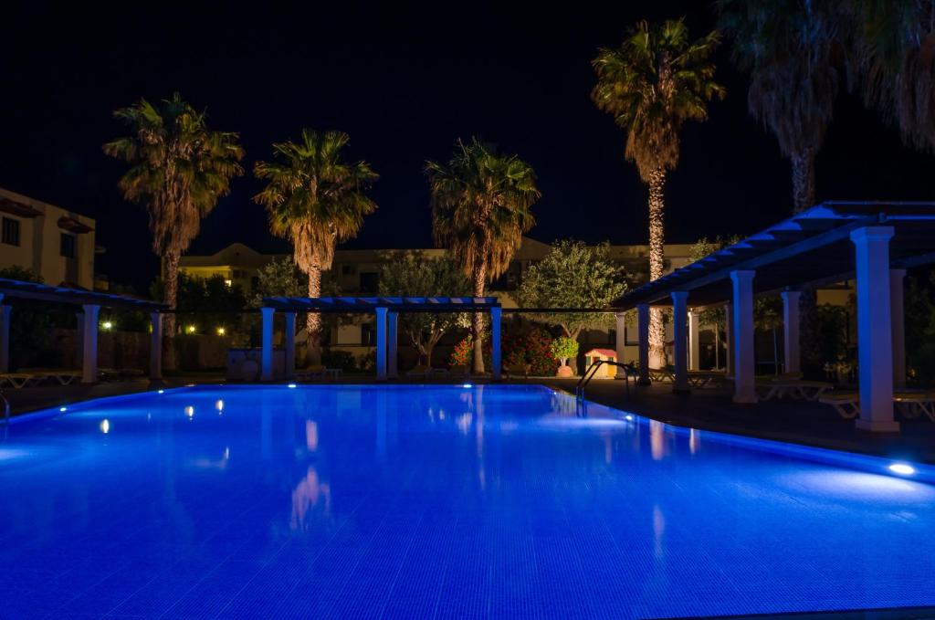 Pefkos Village Resort — Basen in Pefkos, Wyspy Egejskie Południowe