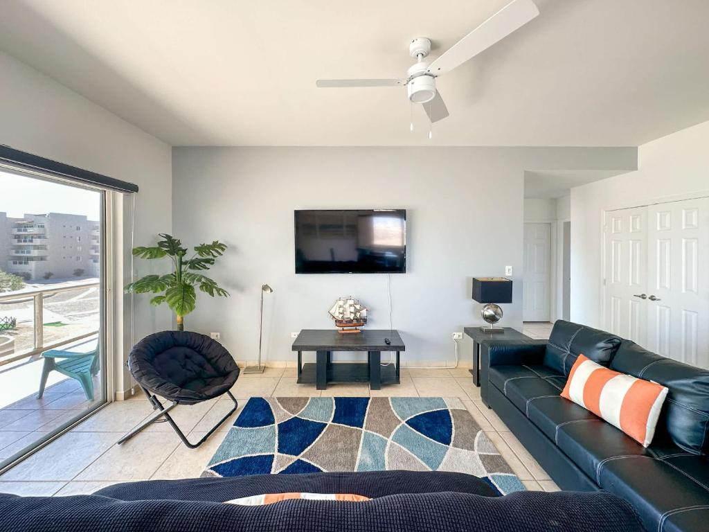 Relaxing Getaway 2BR Condo E402 - 3