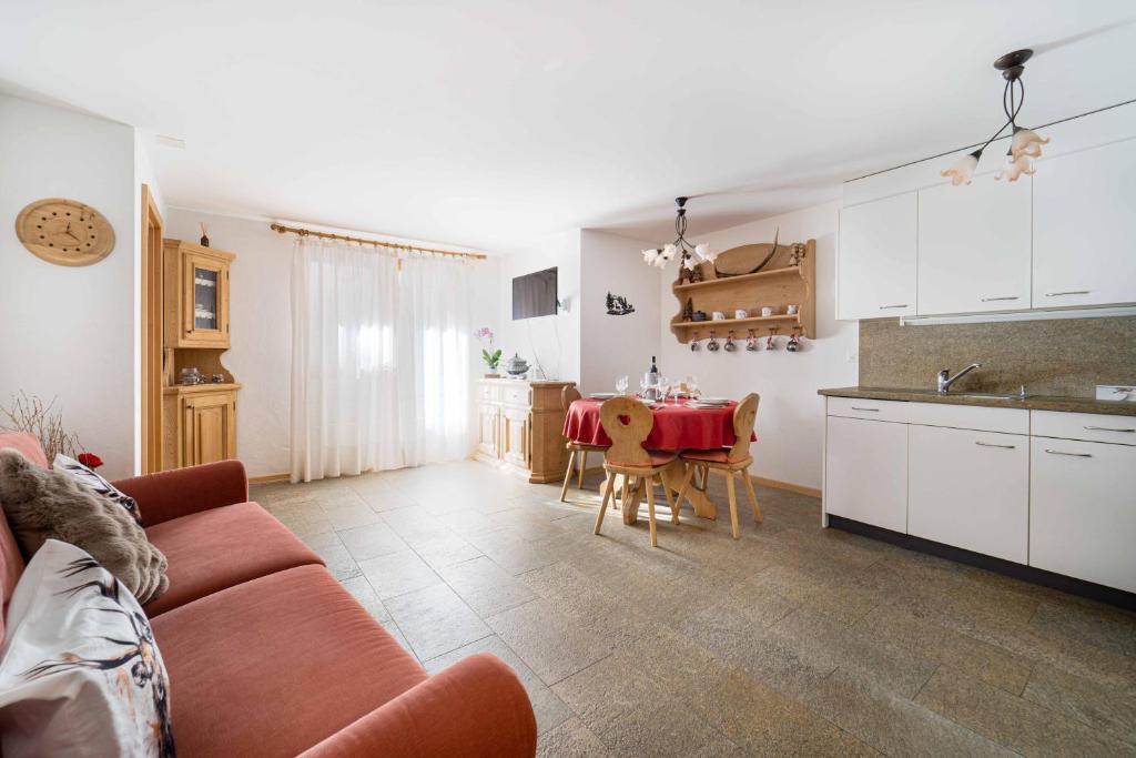 Apartment Chesa Erica 65m2 with private garden - 5