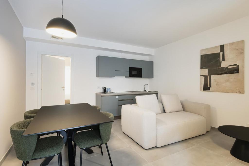 RELSTAY - De Angeli - 2