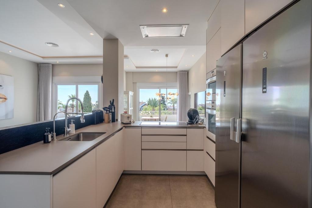 Rg133 - Spacious 3 Bed Apartment In Prime Location - 4