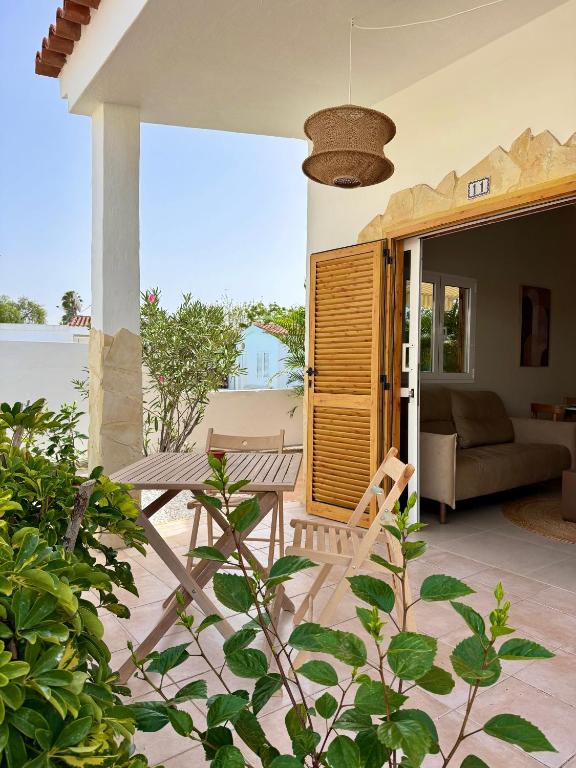 Bamboleo Bungalows - 1